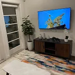 Lovely 2/2 Apartment In Heart Of Santa Monica With Free Parking